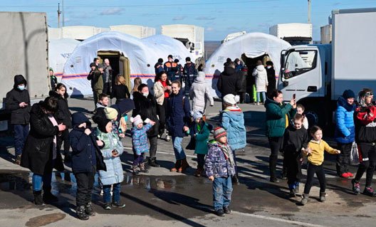 Азов: горожане уже несут гуманитарную помощь беженцам из Донбасса