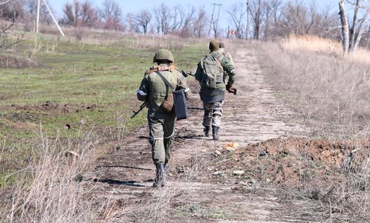 Отодвинуть украинские войска до Киевской области...