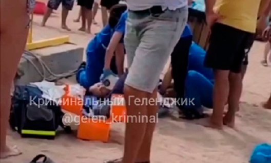Женщину из Новочеркасска убило током на пляже в Геленджике