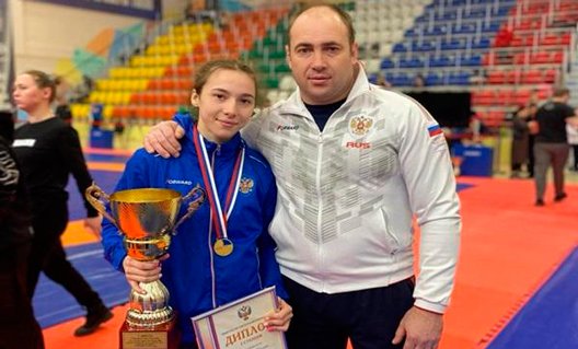 Азовский район: Полина Лукина  заняла первое место на международном турнире по вольной борьбе