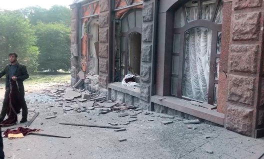 ВСУ обстреляли драмтеатр Донецка в момент прощания с Героем ДНР и России