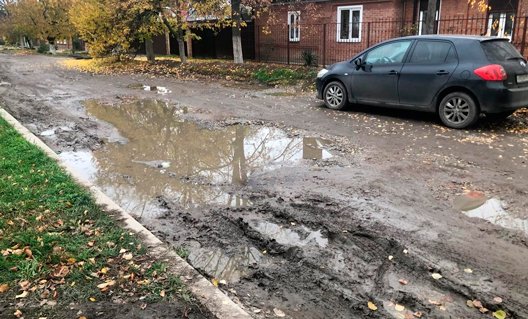 Азовчане пожаловались на качество дорог по улице Толстого