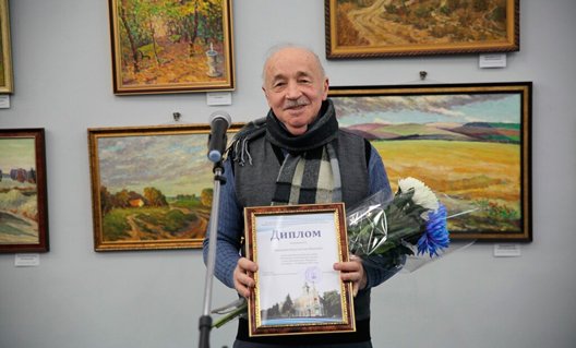 Азов: в "Меценате" открылась выставка "Романтик, влюблённый в жизнь"
