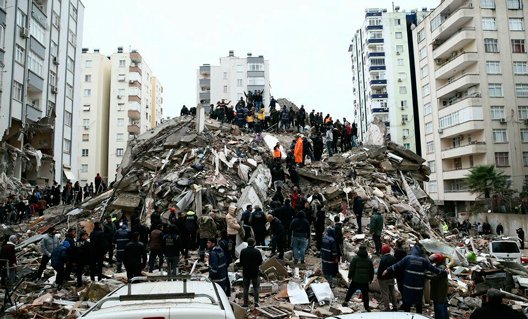 Число жертв землетрясения в Турции приблизилось к трем тысячам человек