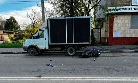 Азов: водитель мопеда не справился с управлением