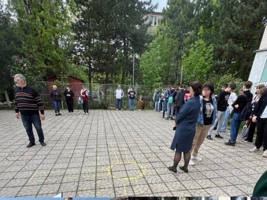 В Азове были эвакуированы несколько школ