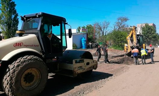 Азов: продолжается капитальный ремонт дороги по переулку Степана Разина