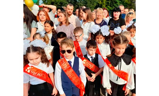 Азов, 1 сентября: в школах прошли праздничные линейки
