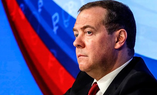 Медведев: относиться к западным лидерам как к нацистам