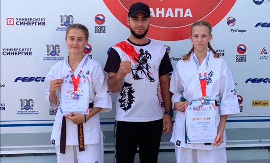 Азов: поздравляем участниц спортивного клуба «Спарта»!