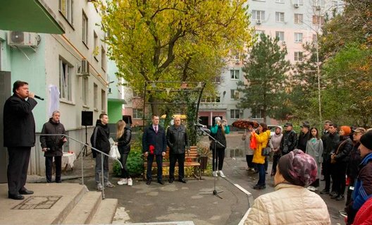 Азов: открыта мемориальная доска в честь Юрия Петровича Ремесника