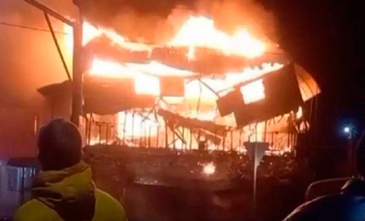 В Азове дотла сгорело трехэтажное здание