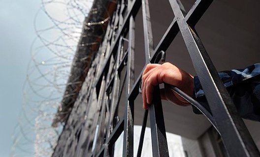 Заключенный представился мэром российского города и похитил деньги у сокамерника
